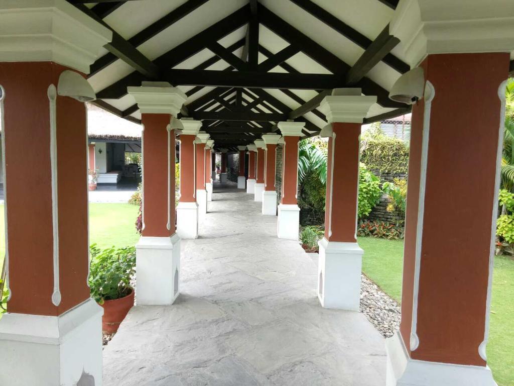 Shangri-La Village Resort, Pokhara Esterno foto