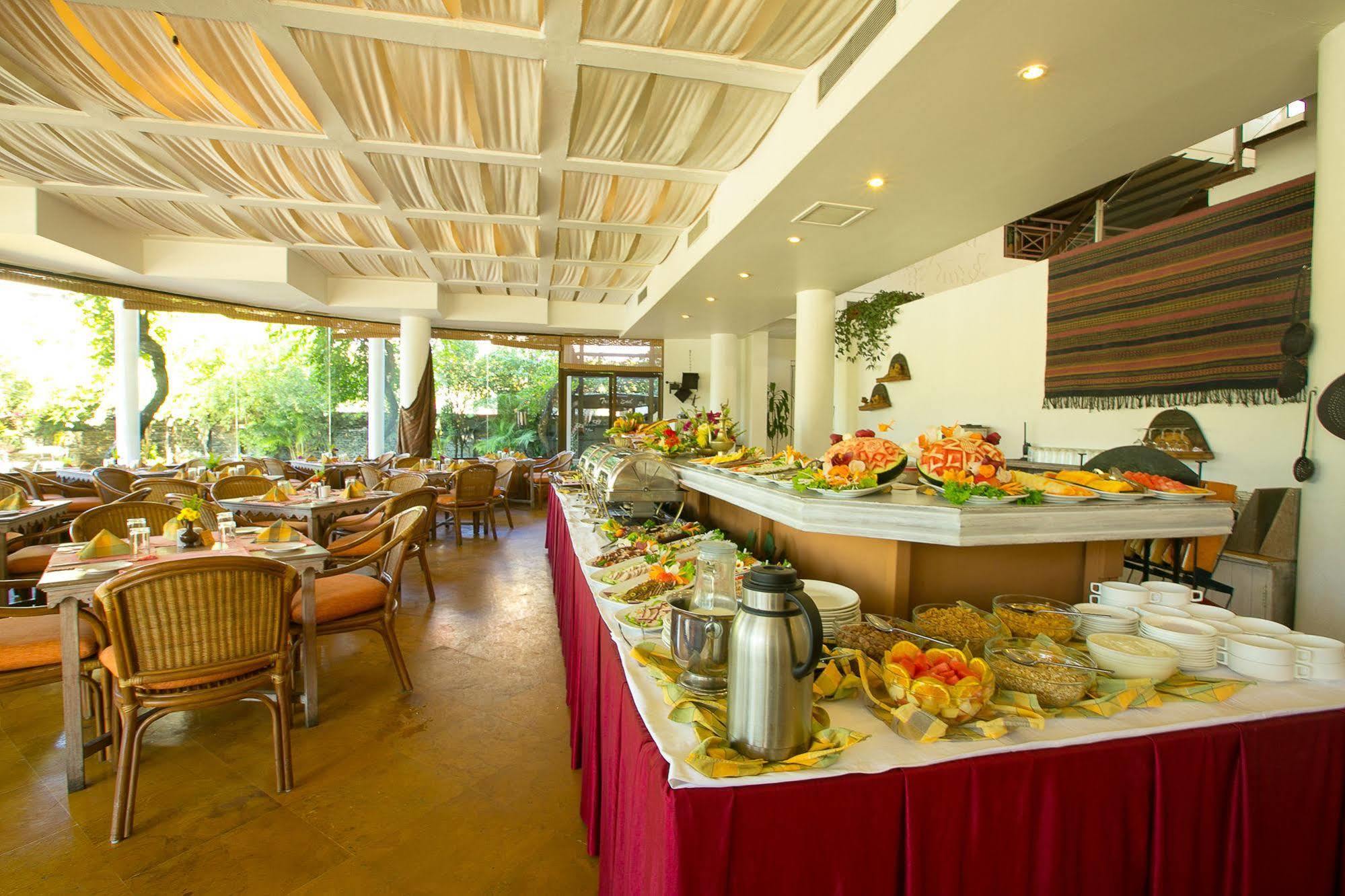 Shangri-La Village Resort, Pokhara Esterno foto